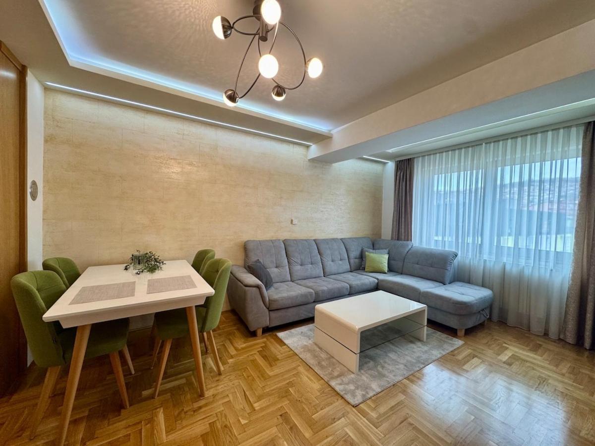 Modern & Elegant With Free Parking Apartment Sarajevo