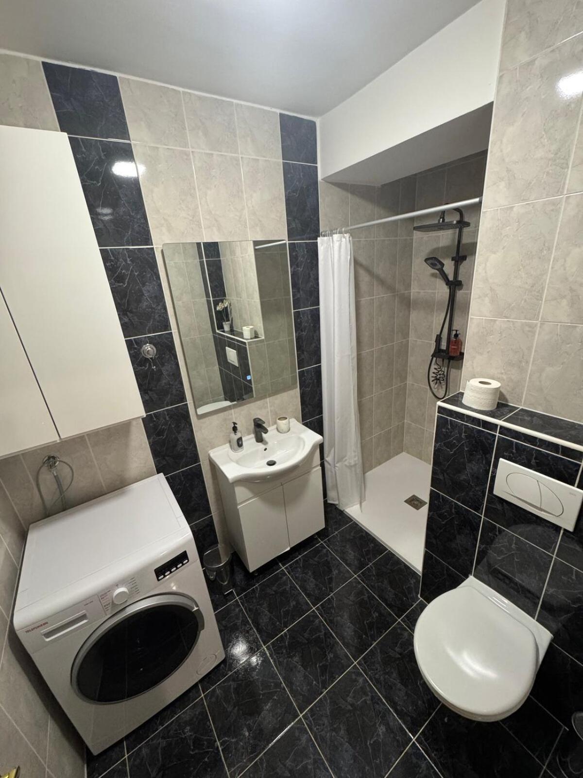 Modern & Elegant With Free Parking * Sarajevo