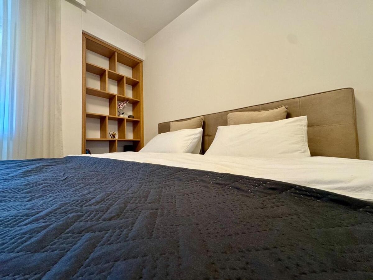Modern & Elegant With Free Parking