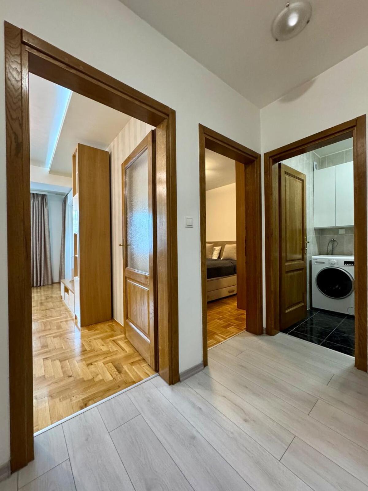 Modern & Elegant With Free Parking * Sarajevo