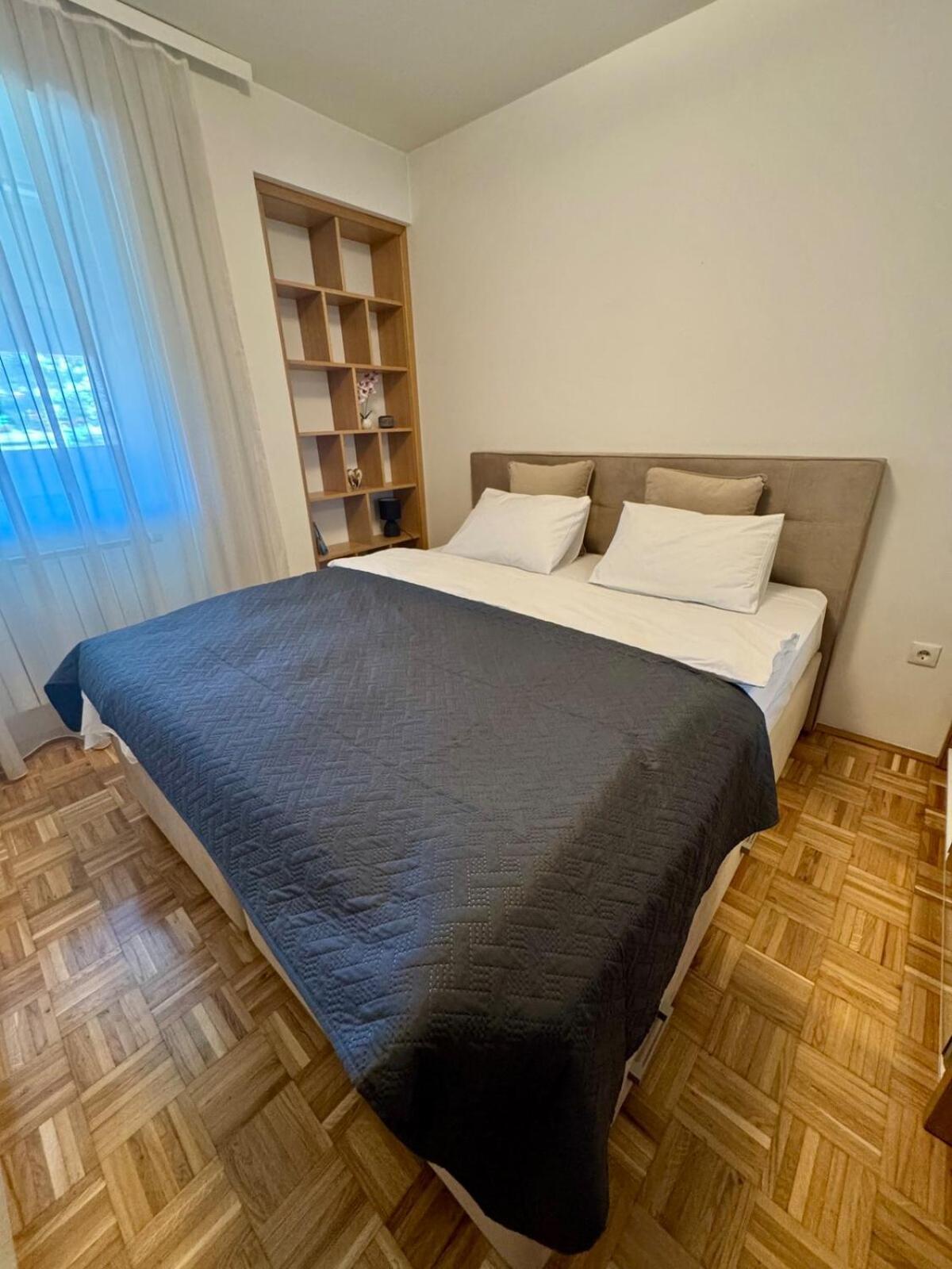 Modern & Elegant With Free Parking Apartman