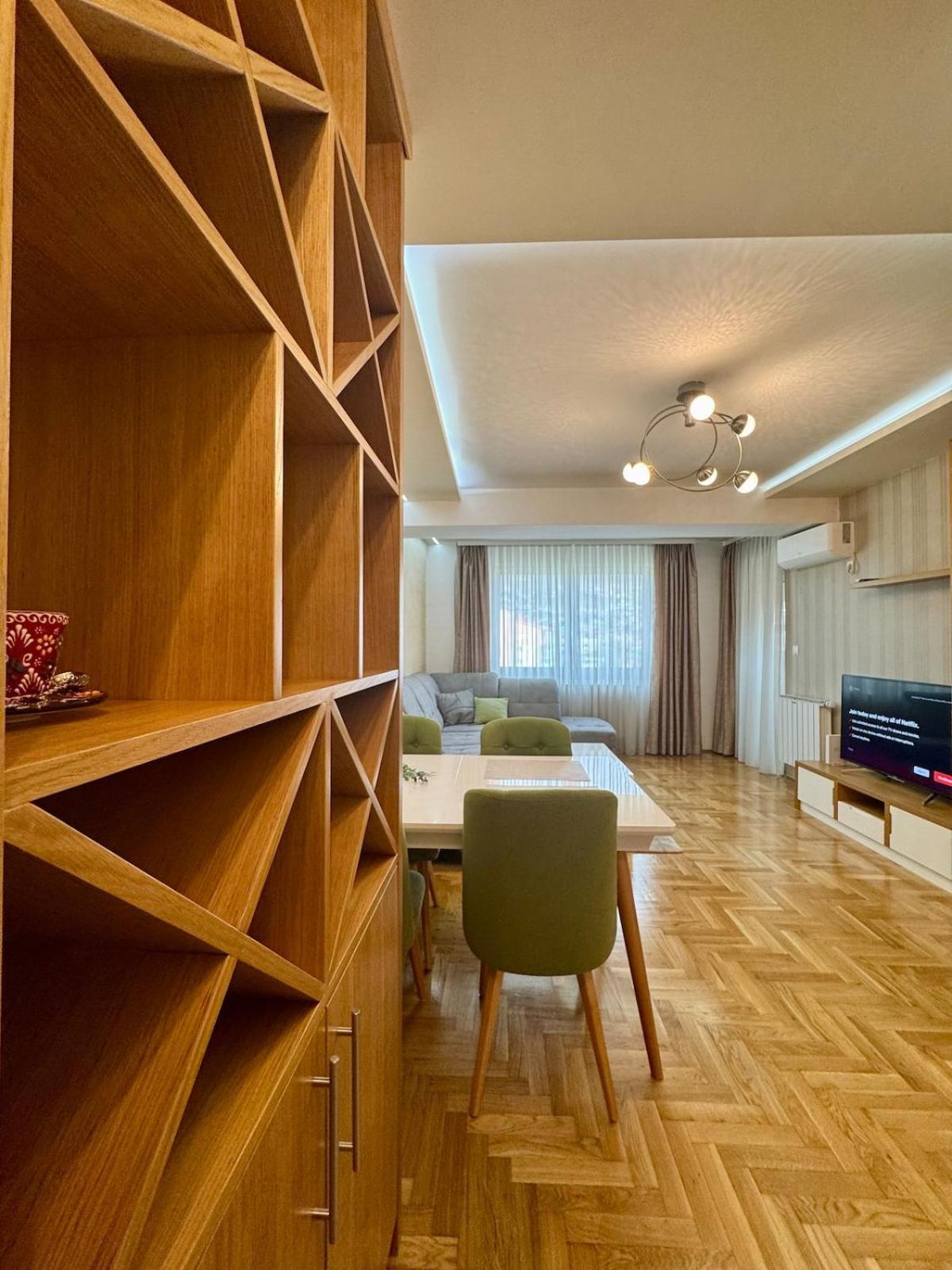 Modern & Elegant With Free Parking Apartment
